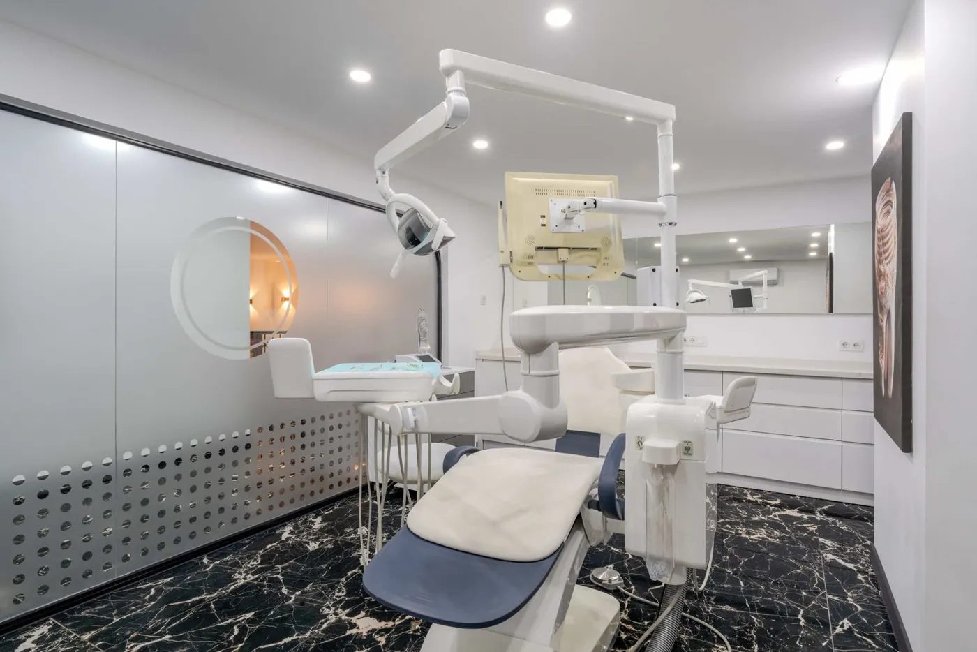 A treatment room at Precious Dental in Antalya